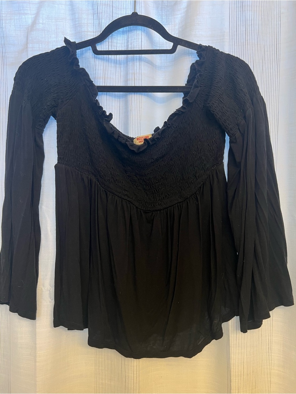 Beautiful ruffled bell sleeved top! Can be worn on or off the shoulder